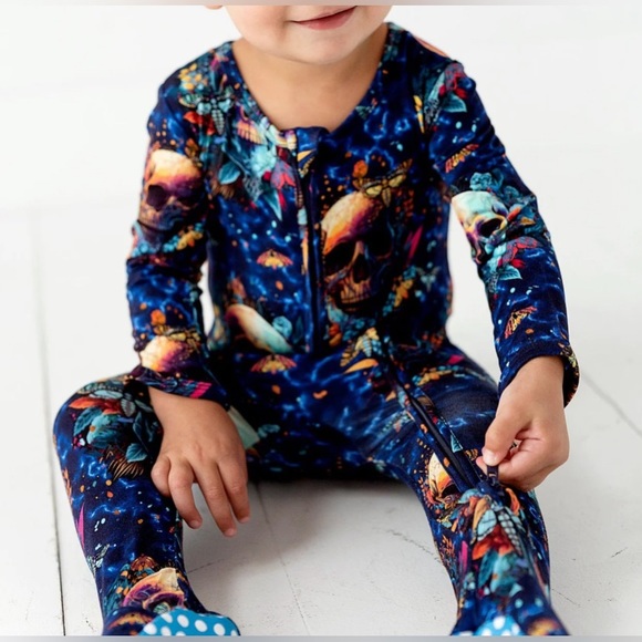 NWT BUMS & ROSES BAMBOO “Sherlock Bones” Footie |Size 18-24 month & 2T - Picture 2 of 6